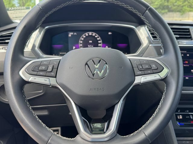 Used 2023 Volkswagen Tiguan SE R-Line AWD/4WD image 7
