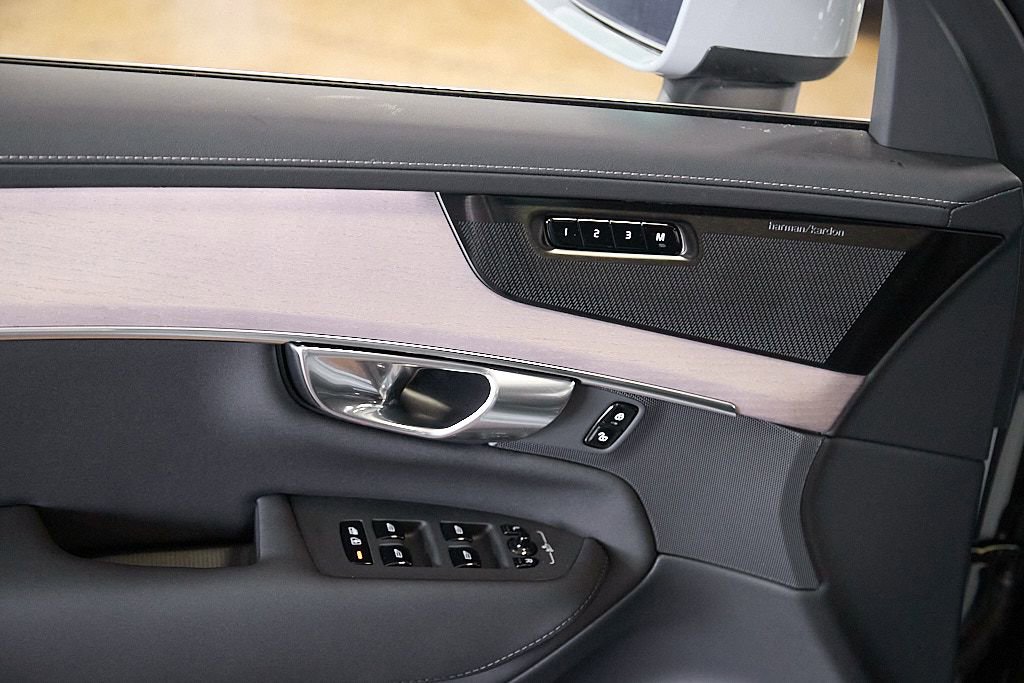 New 2026 Volvo XC90 T8 Plus w/ Protection Package image 11