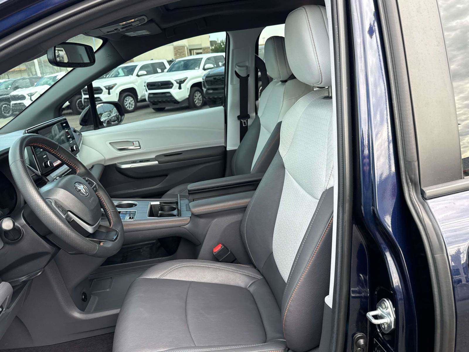Used 2024 Toyota Sienna XSE FWD image 12