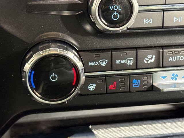 Used 2024 Ford F350 Lariat w/ Lariat Ultimate Package AWD/4WD image 37