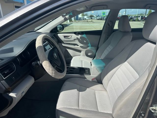 Used 2016 Toyota Camry LE image 12
