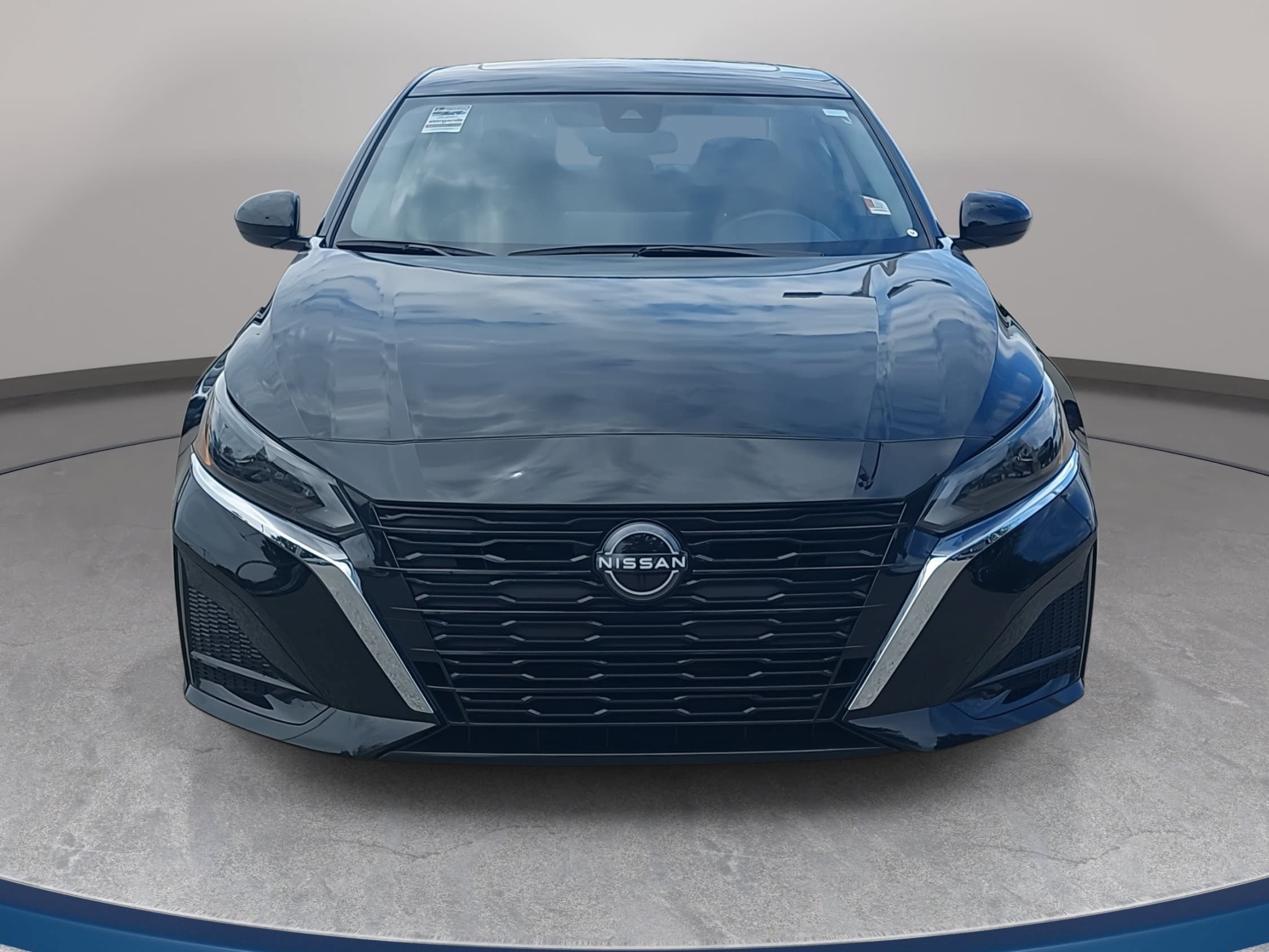 Used 2024 Nissan Altima 2.5 SV w/ SV Premium Package FWD image 2