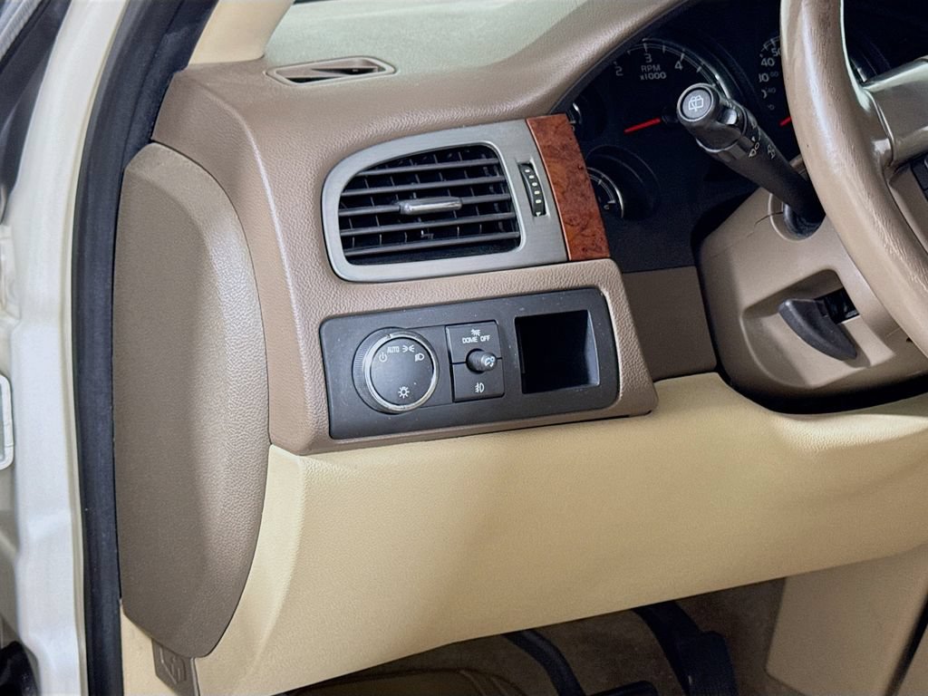 Used 2014 GMC Yukon XL SLT RWD image 8