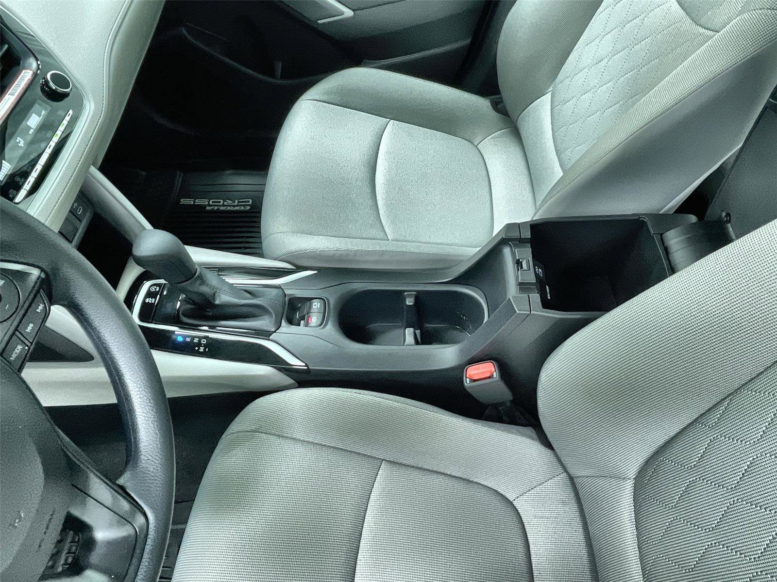 Used 2025 Toyota Corolla Cross L image 16