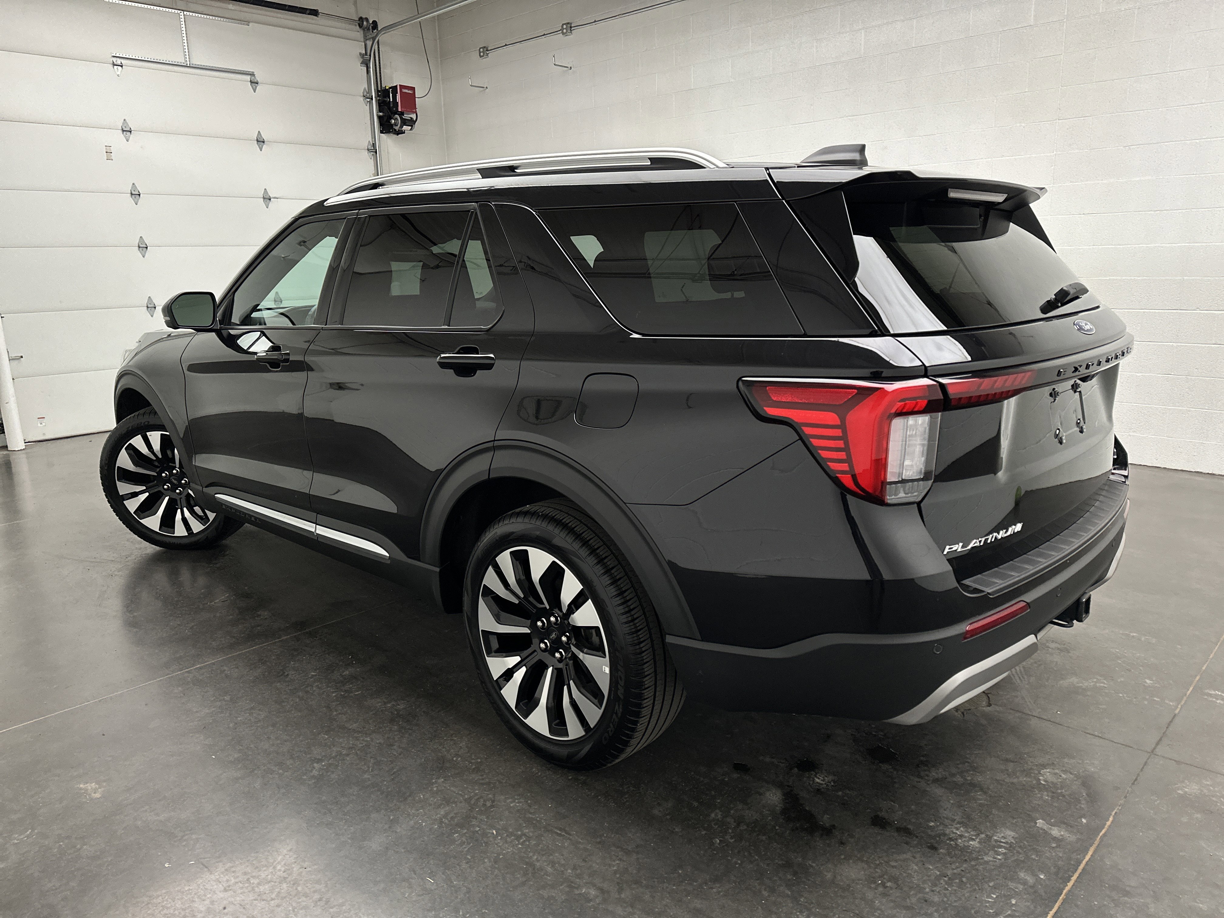 Used 2025 Ford Explorer Platinum w/ LUX Leather Package image 7