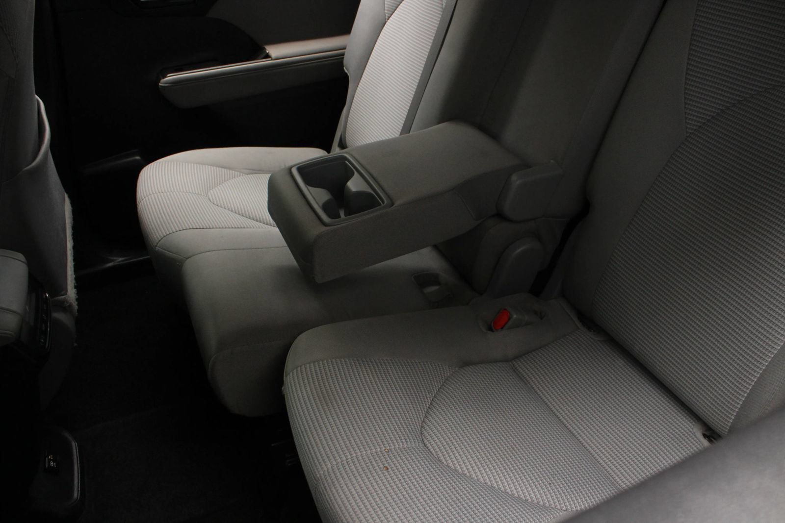 Used 2021 Toyota Highlander LE AWD/4WD image 20