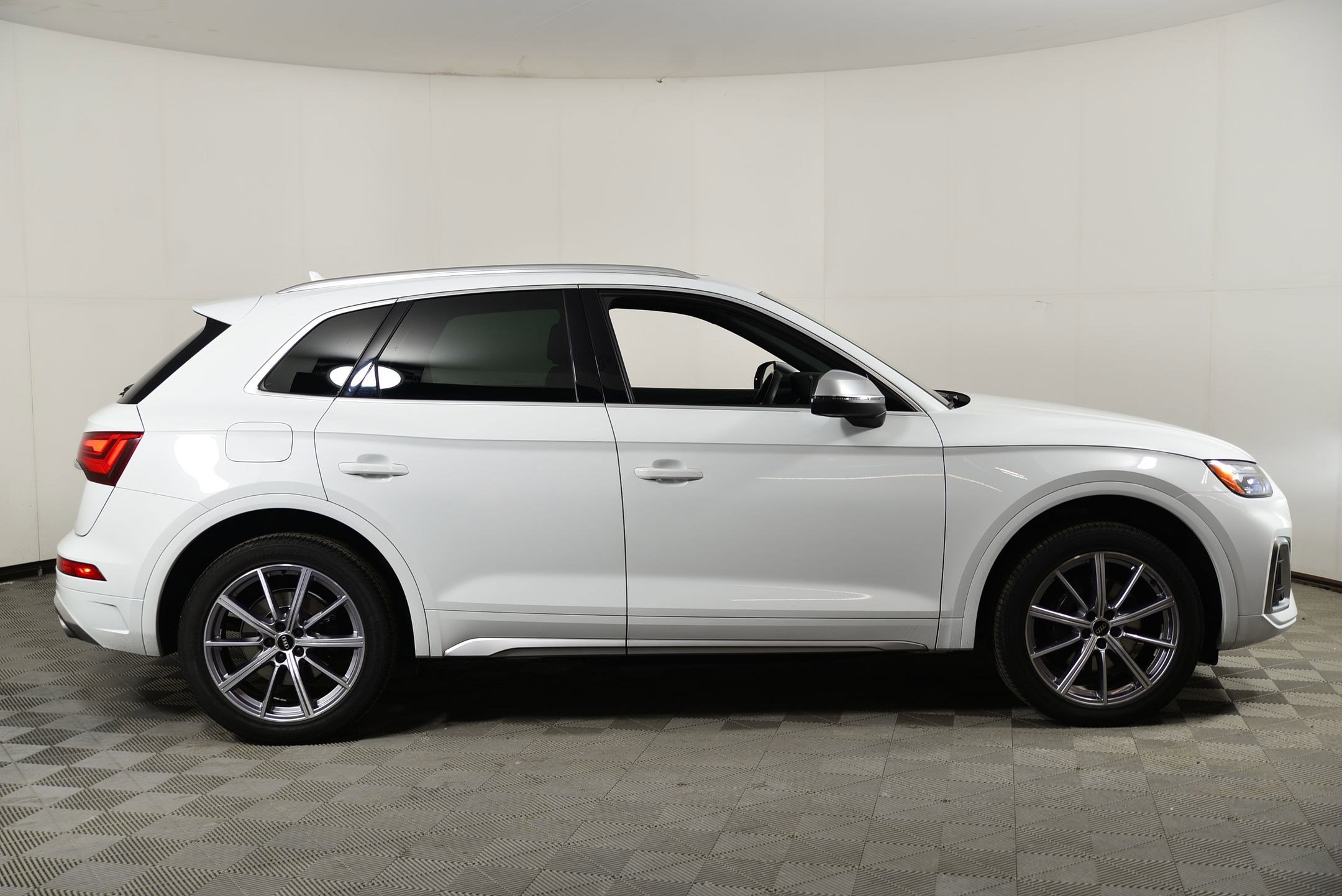 Used 2022 Audi SQ5 Premium Plus w/ Premium Plus Package image 8