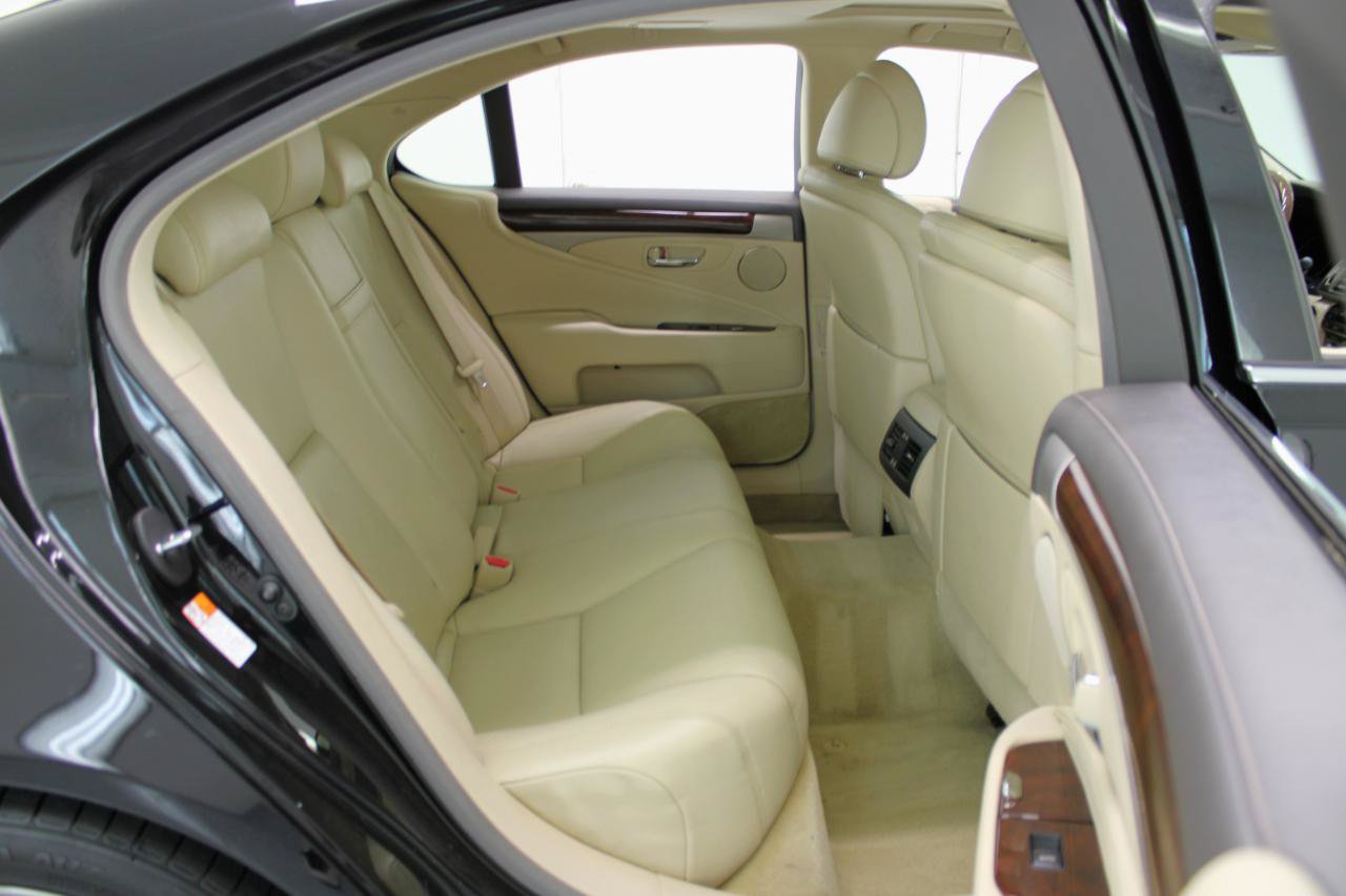Used 2017 Lexus LS 460 w/ Comfort Package RWD image 43