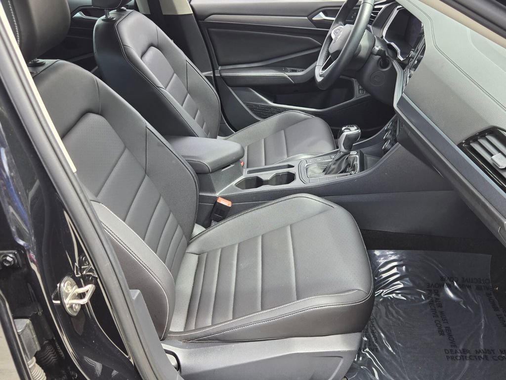Certified 2022 Volkswagen Jetta SE image 18