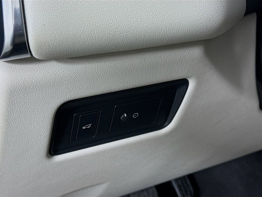 Certified 2021 Jaguar F-PACE S image 11