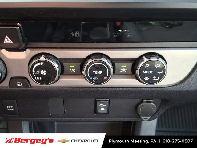 Used 2017 Toyota Tacoma SR w/ Tow Package image 18