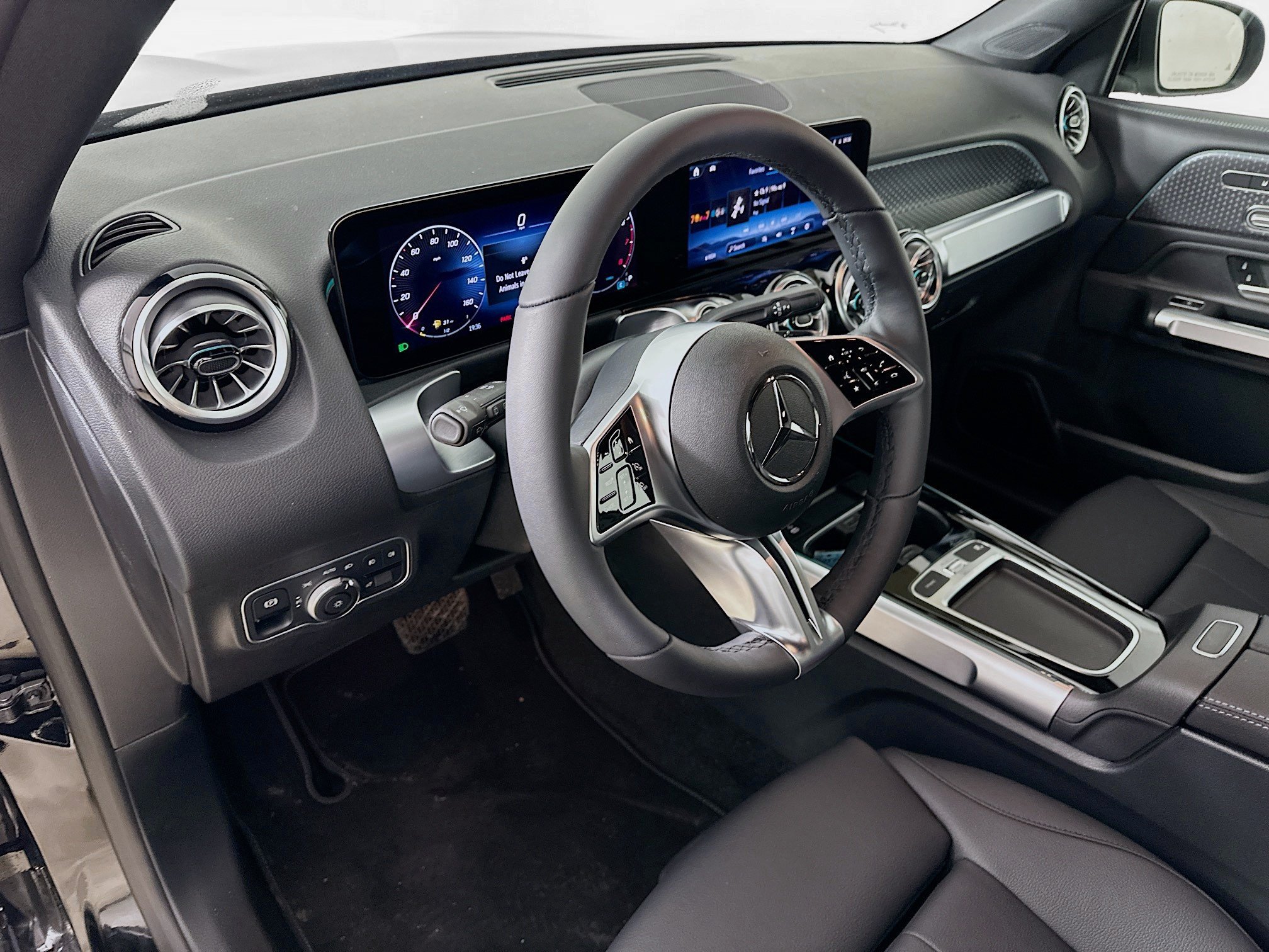 Used 2026 Mercedes-Benz GLB 250 4MATIC image 9