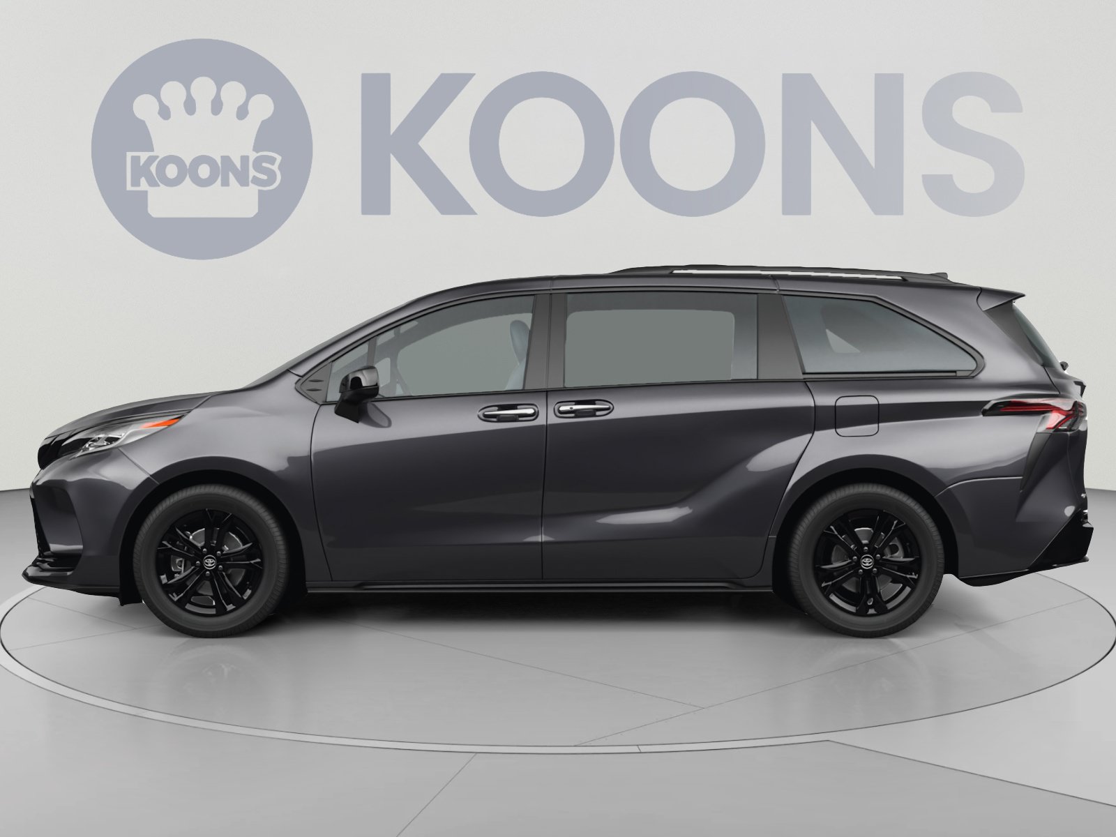 Used 2025 Toyota Sienna XLE FWD image 2