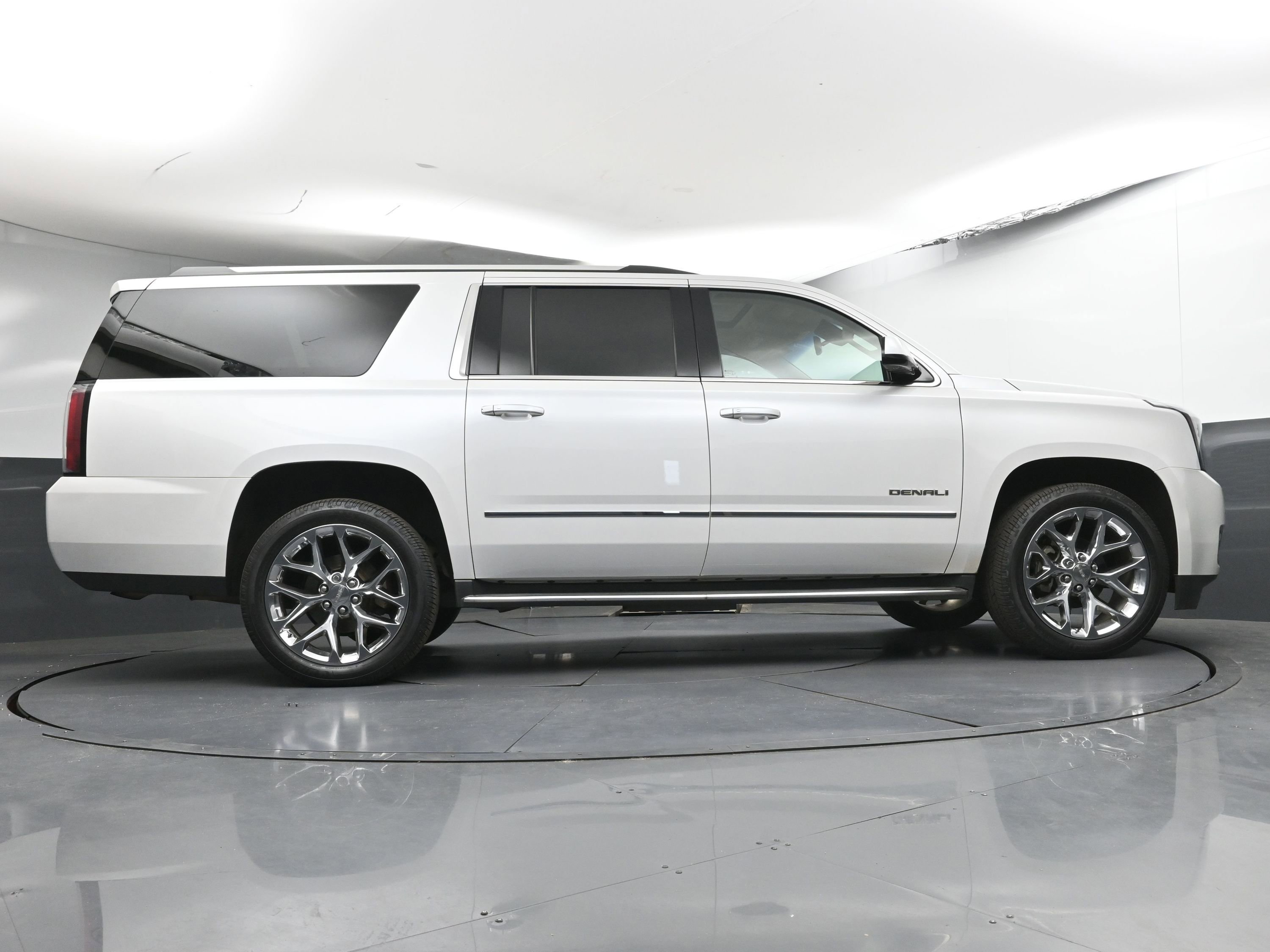 Used 2018 GMC Yukon XL Denali w/ Open Road Package AWD/4WD image 37