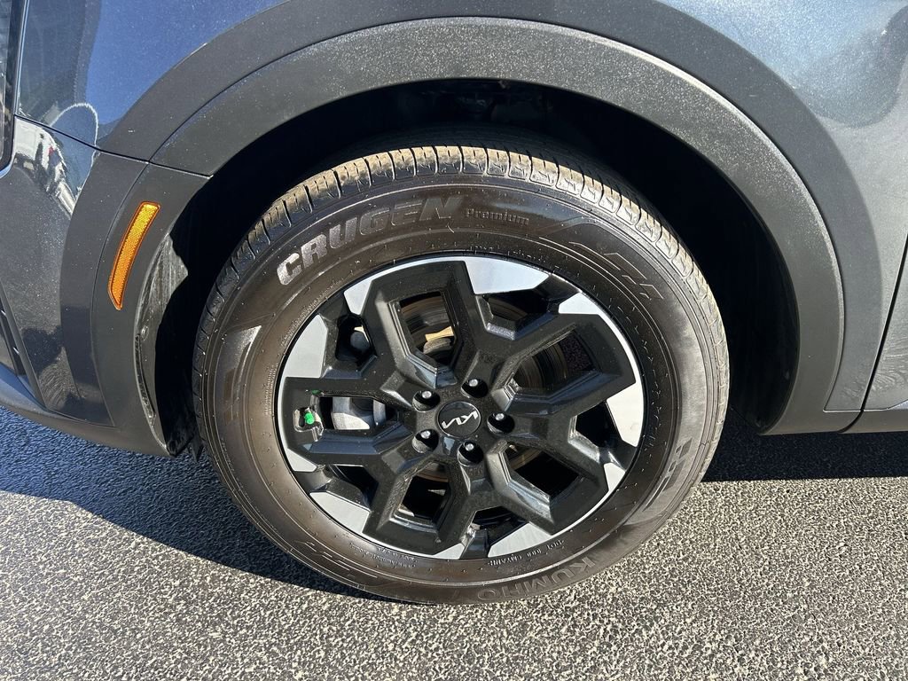 Used 2025 Kia Sorento S FWD image 16