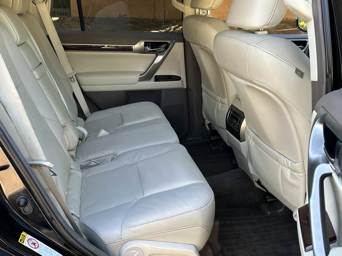 Used 2016 Lexus GX 460 w/ Premium Package AWD/4WD image 14