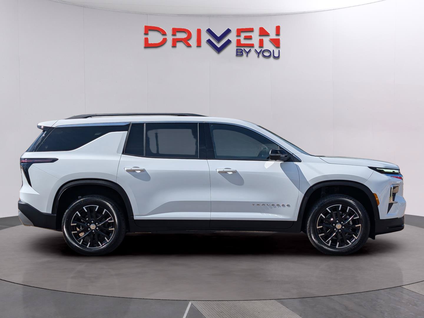 New 2026 Chevrolet Traverse LT w/ Sun and Wheel Package FWD image 6