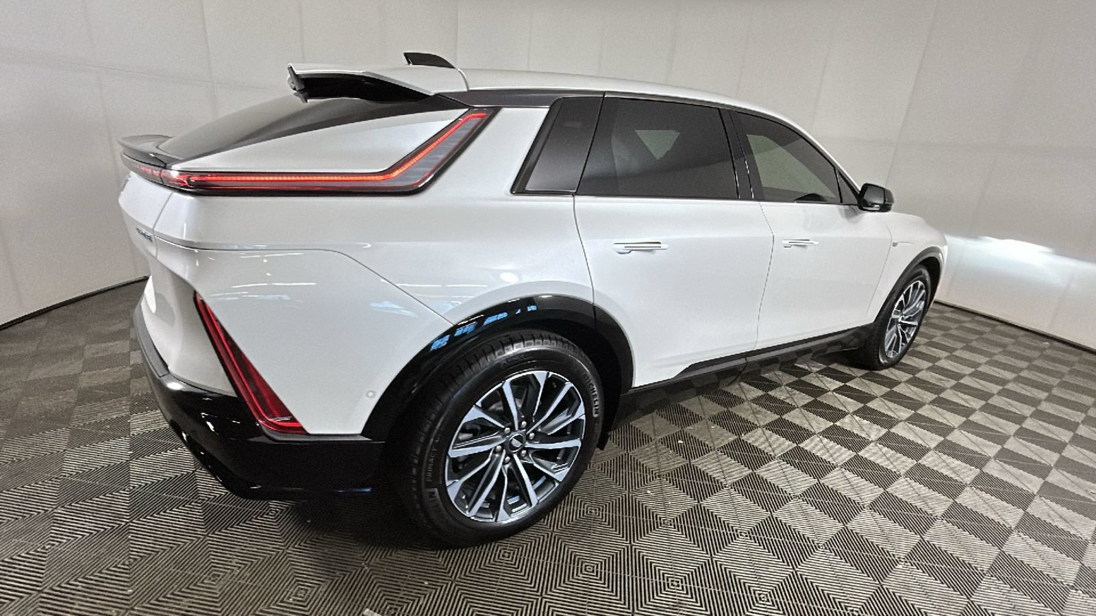 Used 2024 Cadillac Lyriq Sport RWD image 2