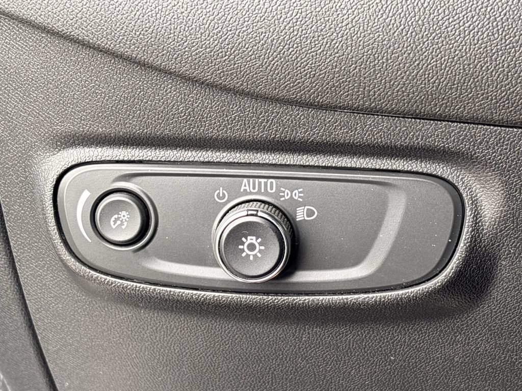 Used 2024 Chevrolet Equinox RS FWD image 20