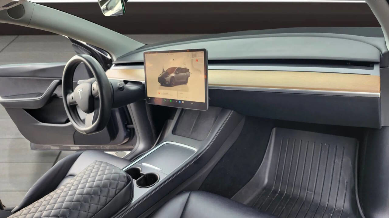 Used 2022 Tesla Model Y Long Range image 18