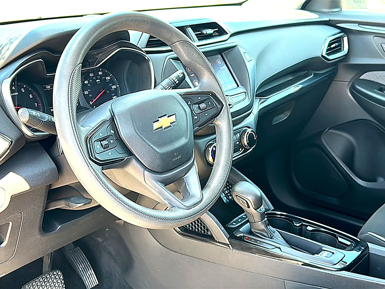 Used 2022 Chevrolet TrailBlazer LT FWD image 12