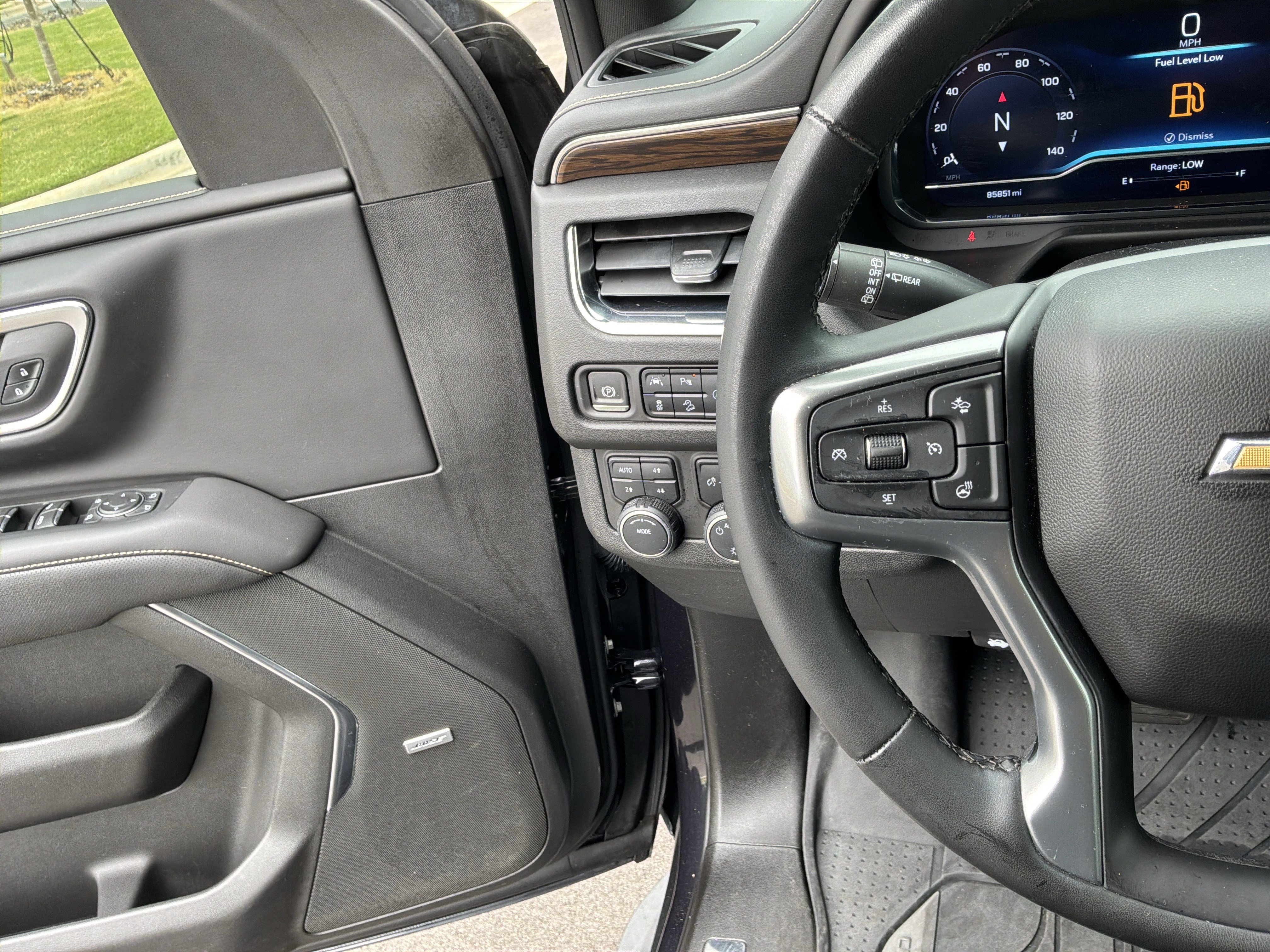 Used 2023 Chevrolet Tahoe Premier AWD/4WD image 19