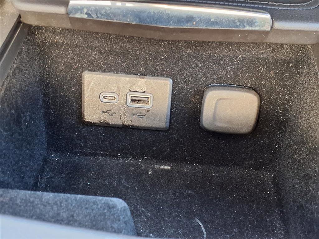 Used 2024 Cadillac XT4 Premium Luxury image 8