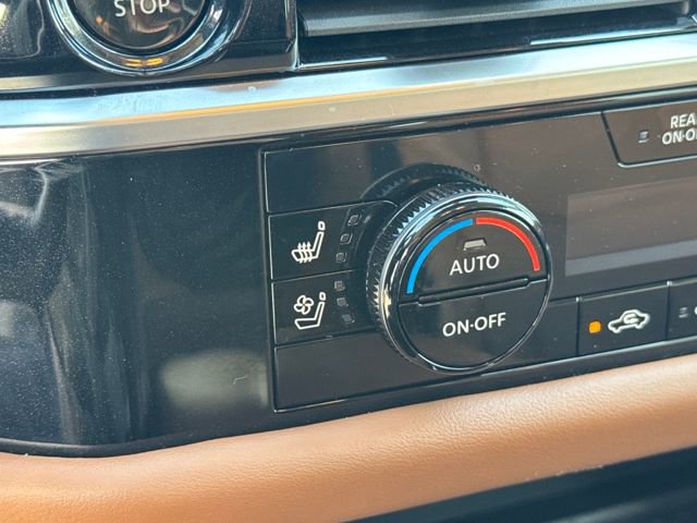 Used 2025 Nissan Pathfinder Platinum w/ Black Appearance Package image 25