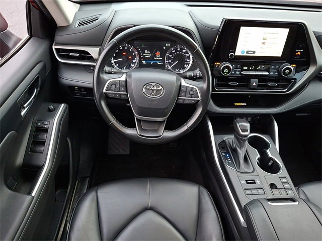 Used 2023 Toyota Highlander XLE video 2
