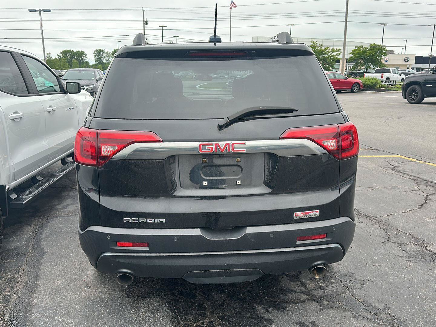 Used 2017 GMC Acadia SLT AWD/4WD image 3