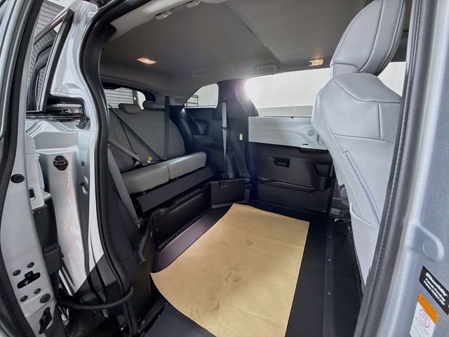 Used 2025 Toyota Sienna XLE w/ XLE Plus Package FWD image 26