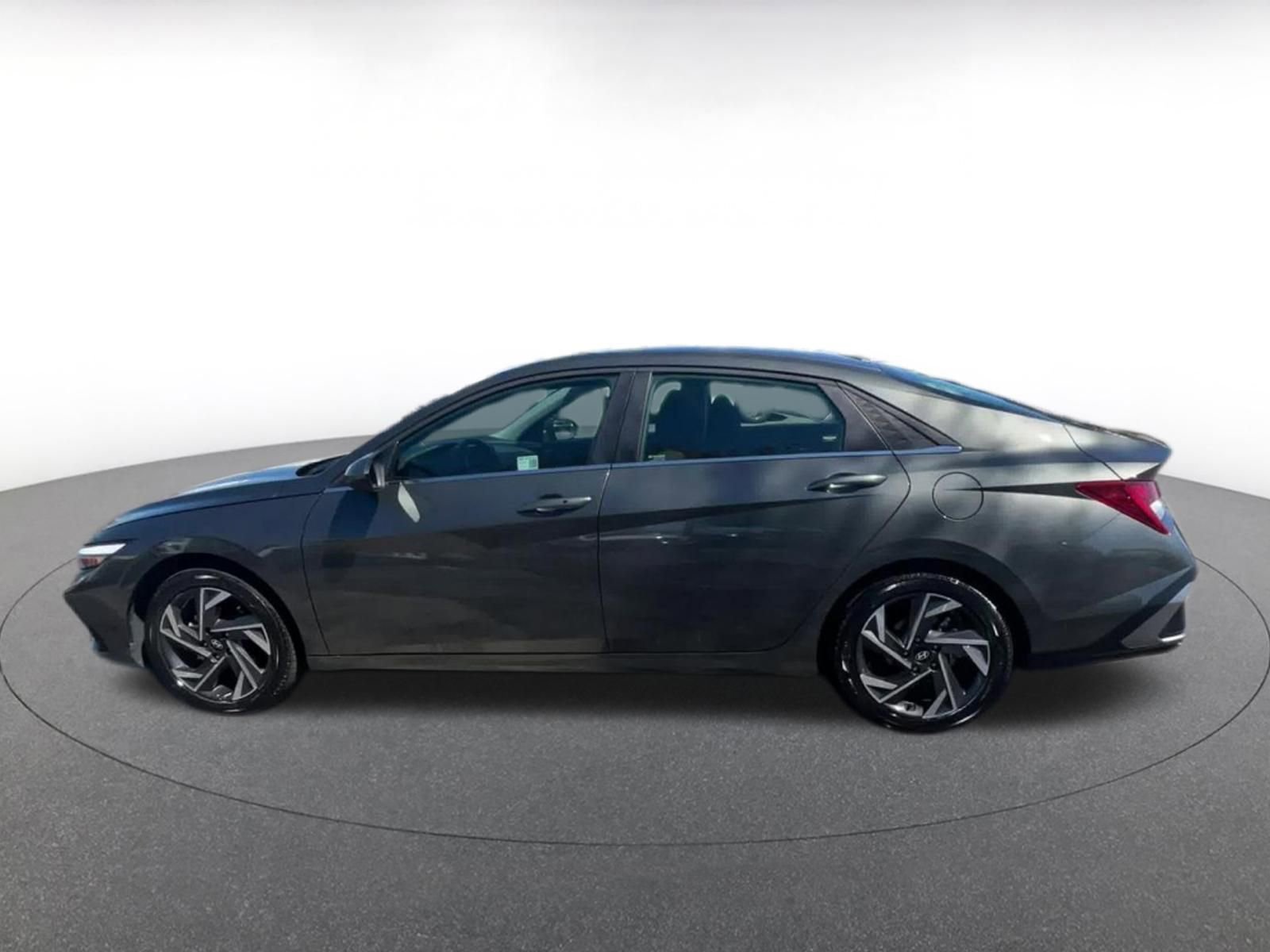 Used 2025 Hyundai Elantra SEL image 9