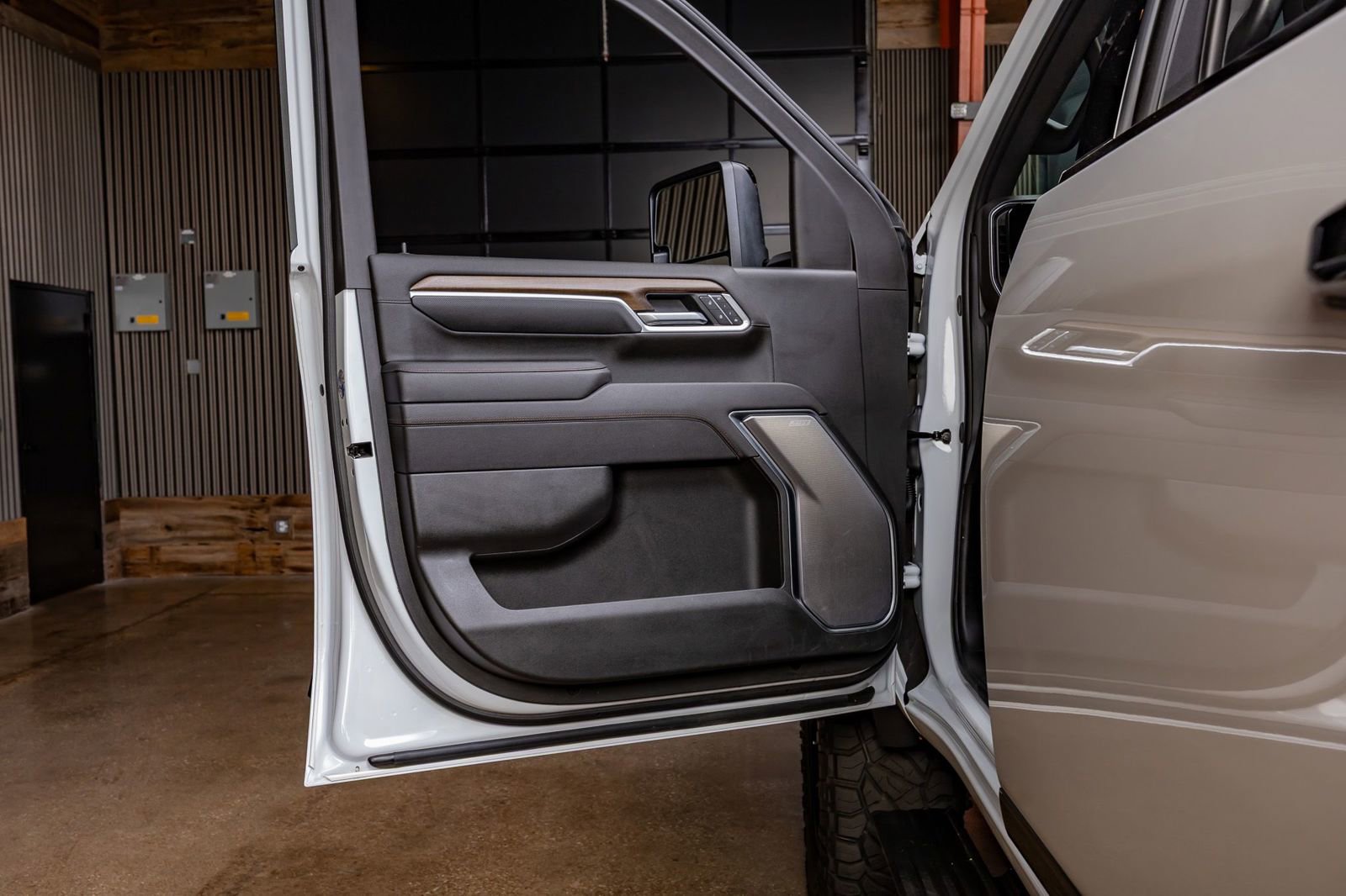 Used 2025 Chevrolet Silverado 2500 High Country w/ Technology Package image 37