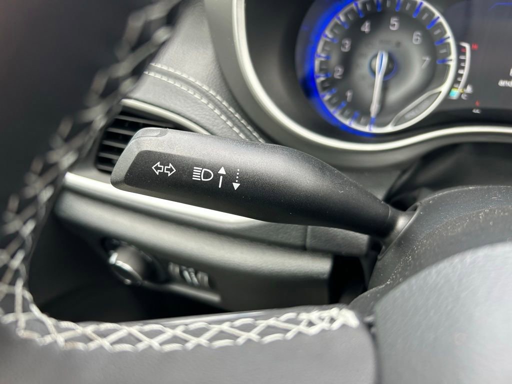 New 2027 Chrysler Pacifica Limited FWD image 19