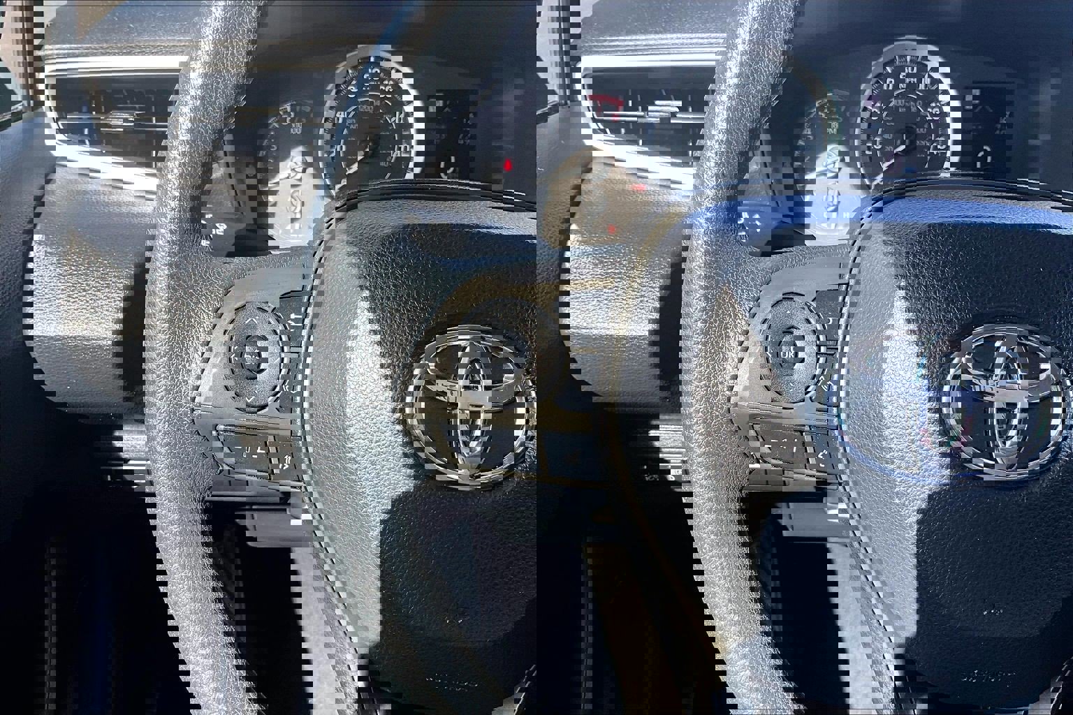 Used 2021 Toyota Corolla LE image 18