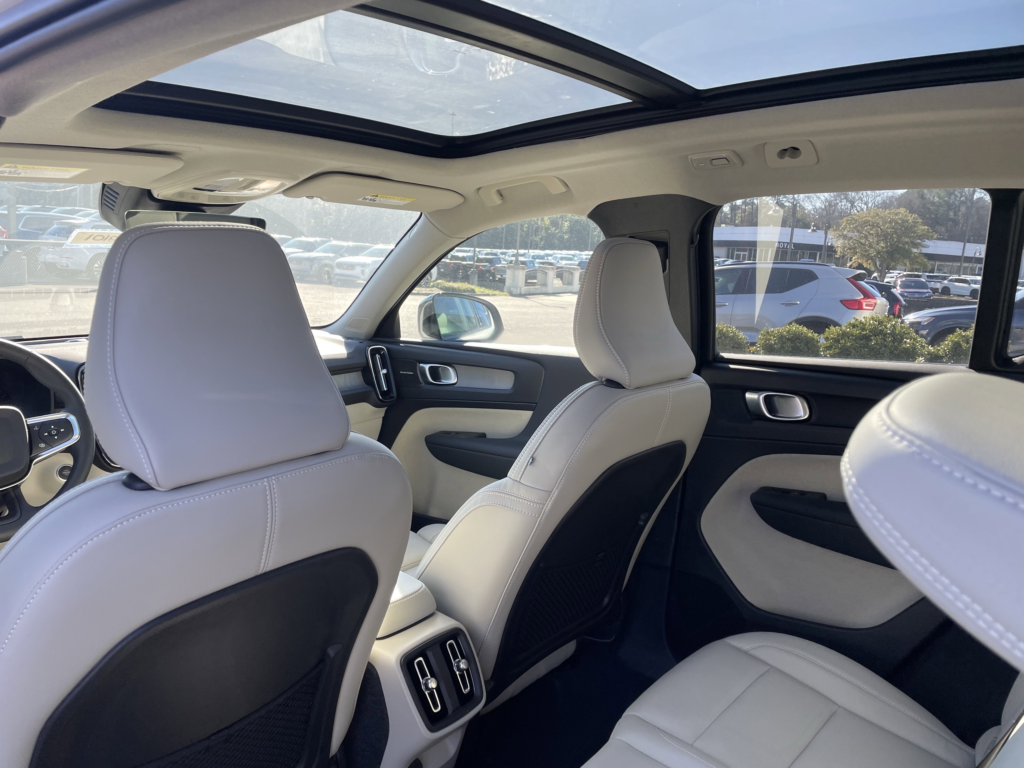 New 2026 Volvo XC40 B5 Ultra w/ Protection Package Premier image 12