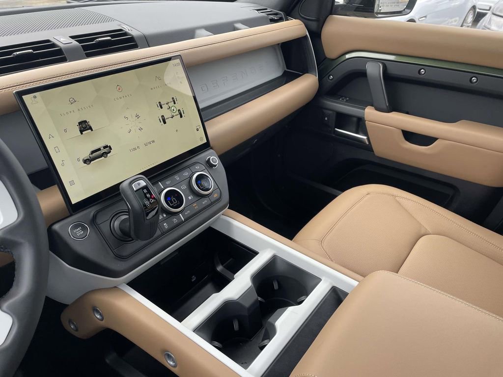 New 2026 Land Rover Defender 130 X-Dynamic SE AWD/4WD image 31