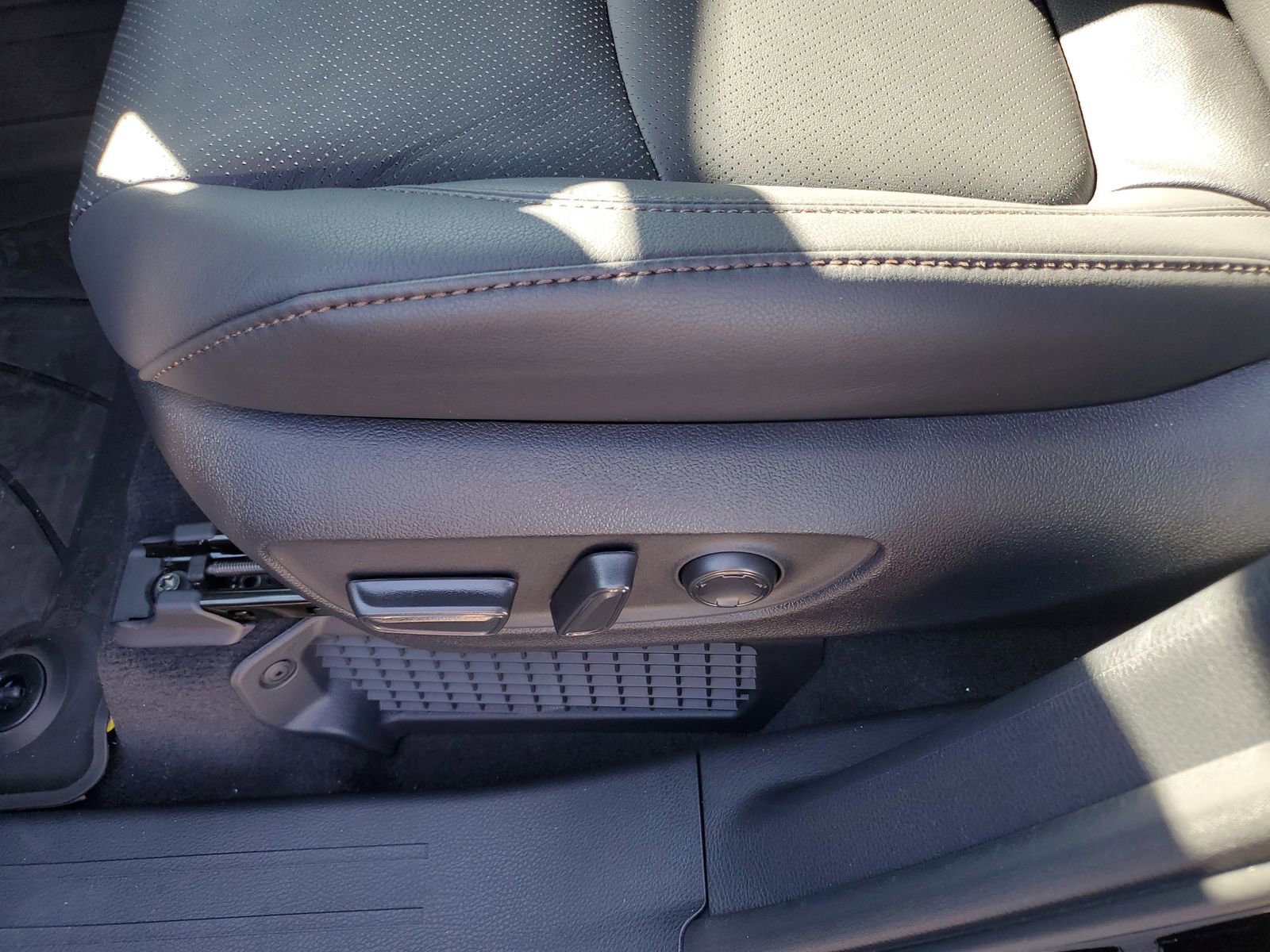New 2026 Toyota Sienna Platinum AWD/4WD image 16