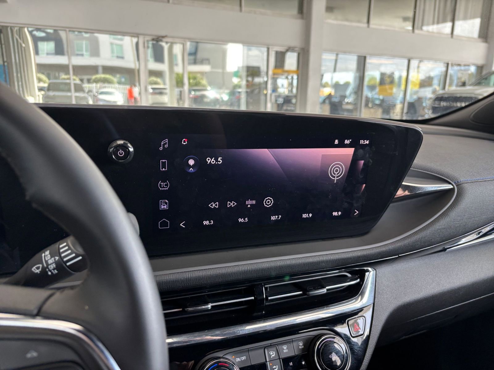 Used 2025 Buick Envista Sport Touring image 21