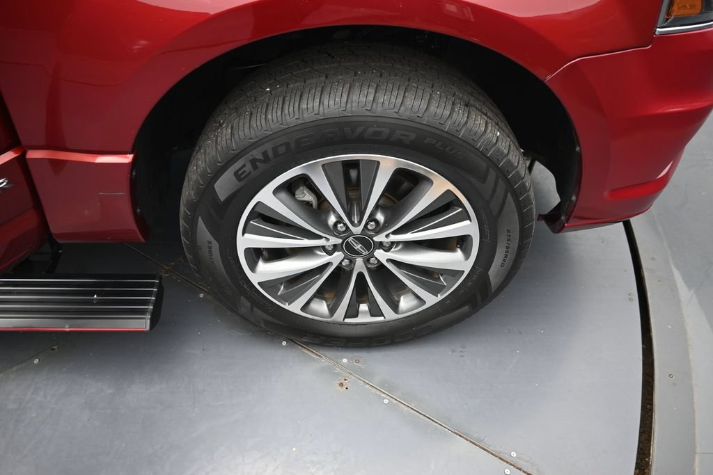 Used 2017 Lincoln Navigator Select AWD/4WD image 38