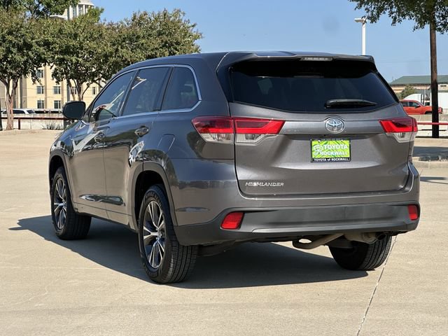 Used 2017 Toyota Highlander LE FWD image 3