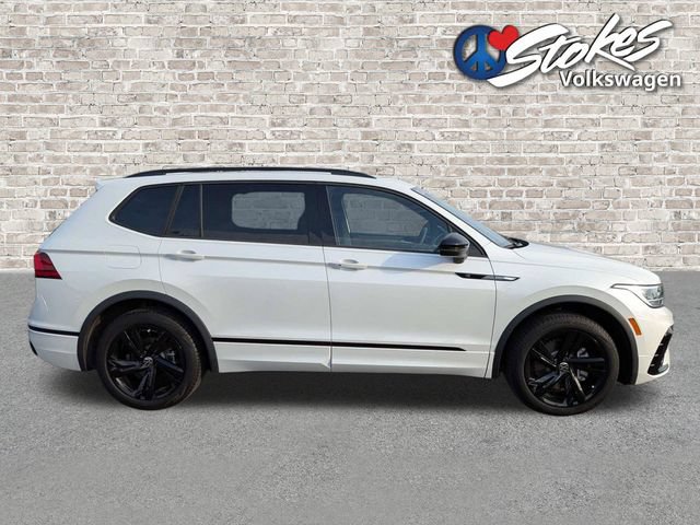 Certified 2024 Volkswagen Tiguan SE R-Line FWD image 3