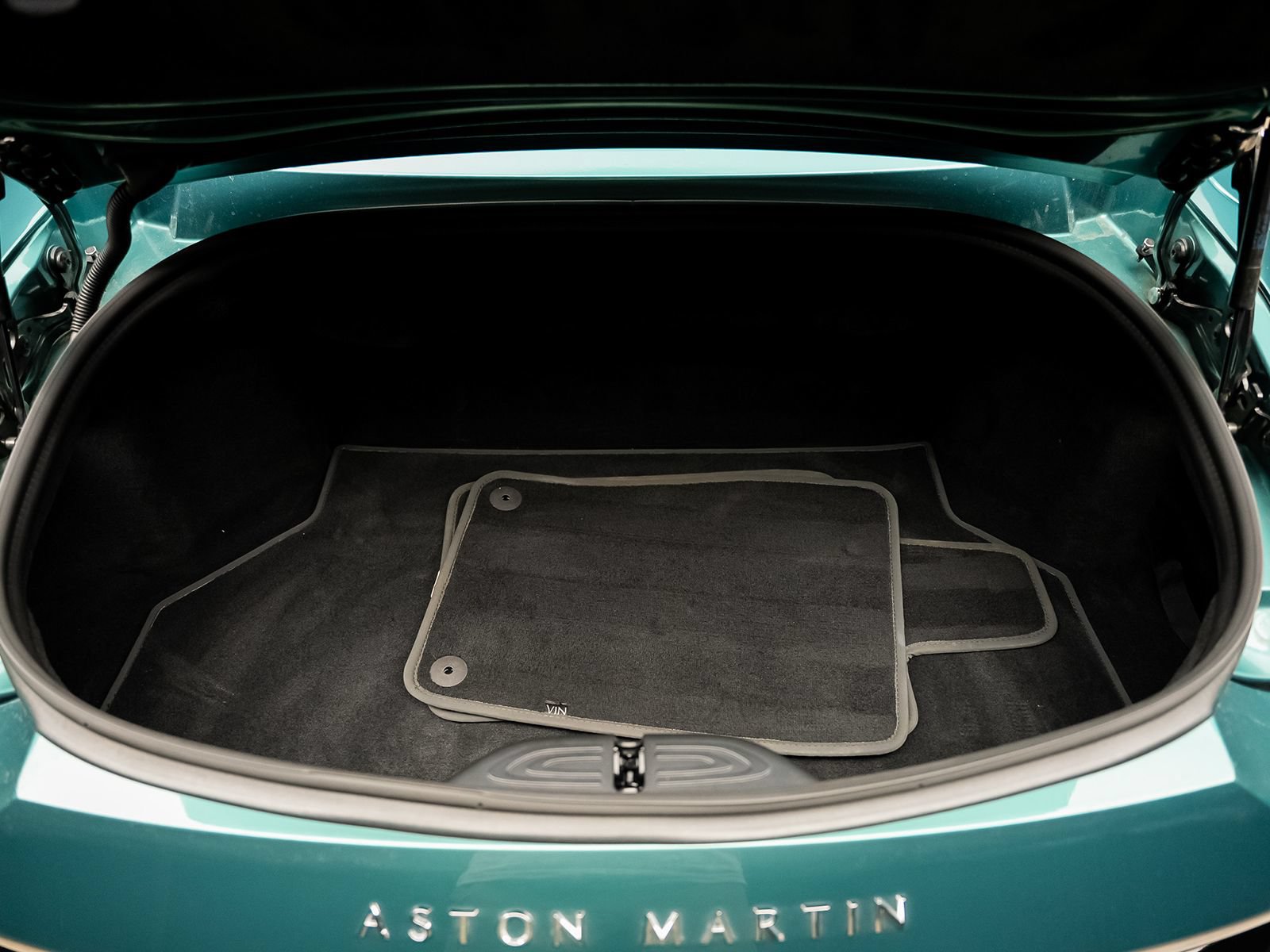 Used 2023 Aston Martin V8 Vantage Roadster RWD image 48