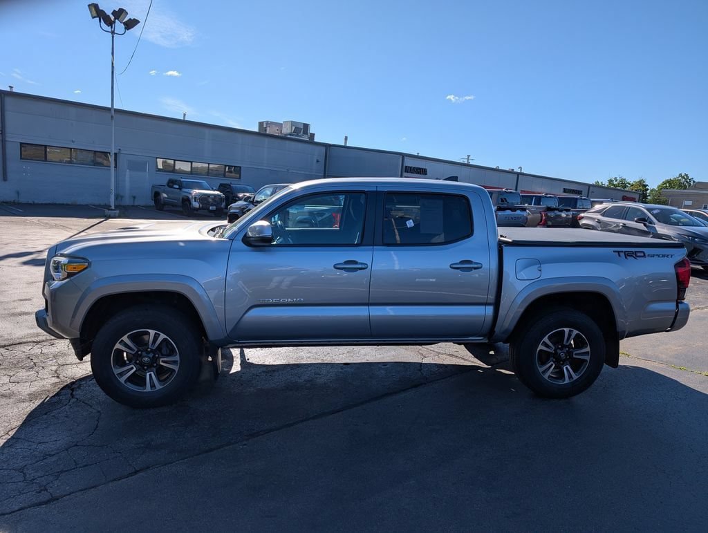 Certified 2018 Toyota Tacoma TRD Sport RWD image 3