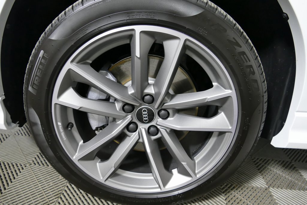 Certified 2025 Audi Q3 2.0T Premium w/ Black Optic Sport Package image 9