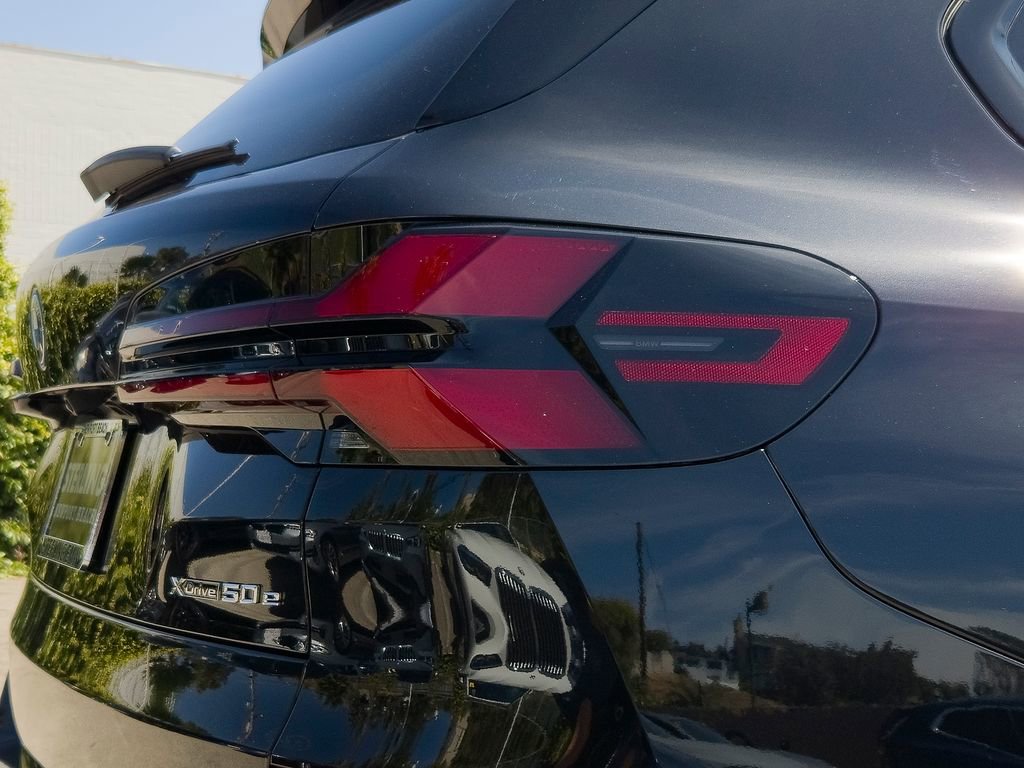 New 2026 BMW X5 xDrive50e w/ Executive Package image 4