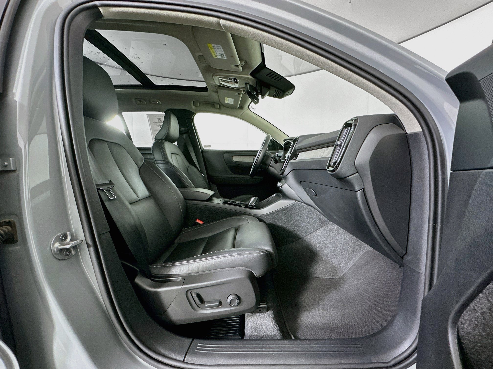 Used 2026 Volvo XC40 B5 Plus AWD/4WD image 34