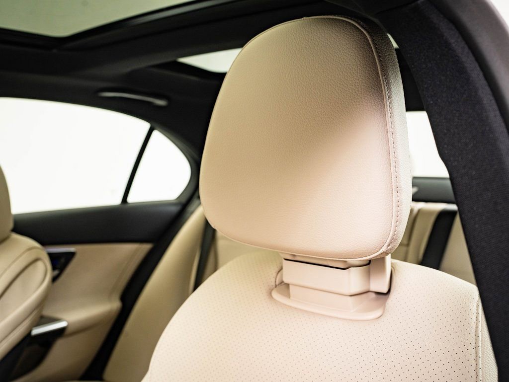 Used 2025 Mercedes-Benz C 300 4MATIC Sedan image 21