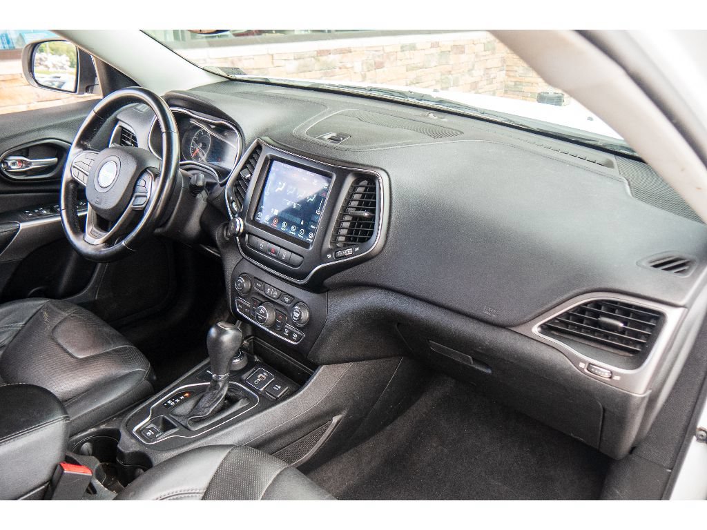 Used 2021 Jeep Cherokee Latitude Lux w/ Comfort/Convenience Group AWD/4WD image 15