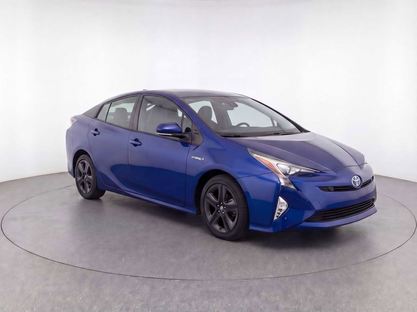 Used 2018 Toyota Prius Three Touring w/ Appearance Package FWD image 3
